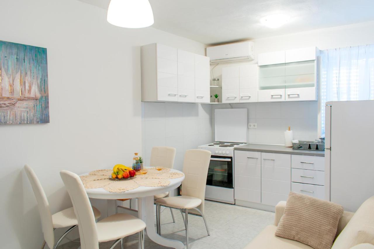 شقة Apartman Karmen Kaštela المظهر الخارجي الصورة