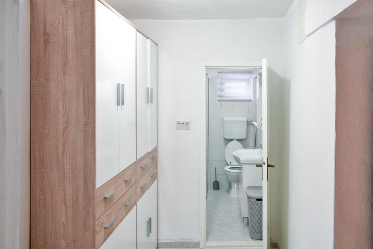 شقة Apartman Karmen Kaštela المظهر الخارجي الصورة