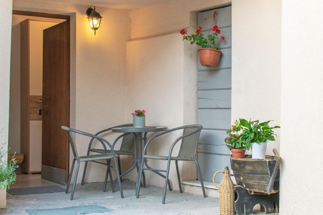 شقة Apartman Karmen Kaštela المظهر الخارجي الصورة