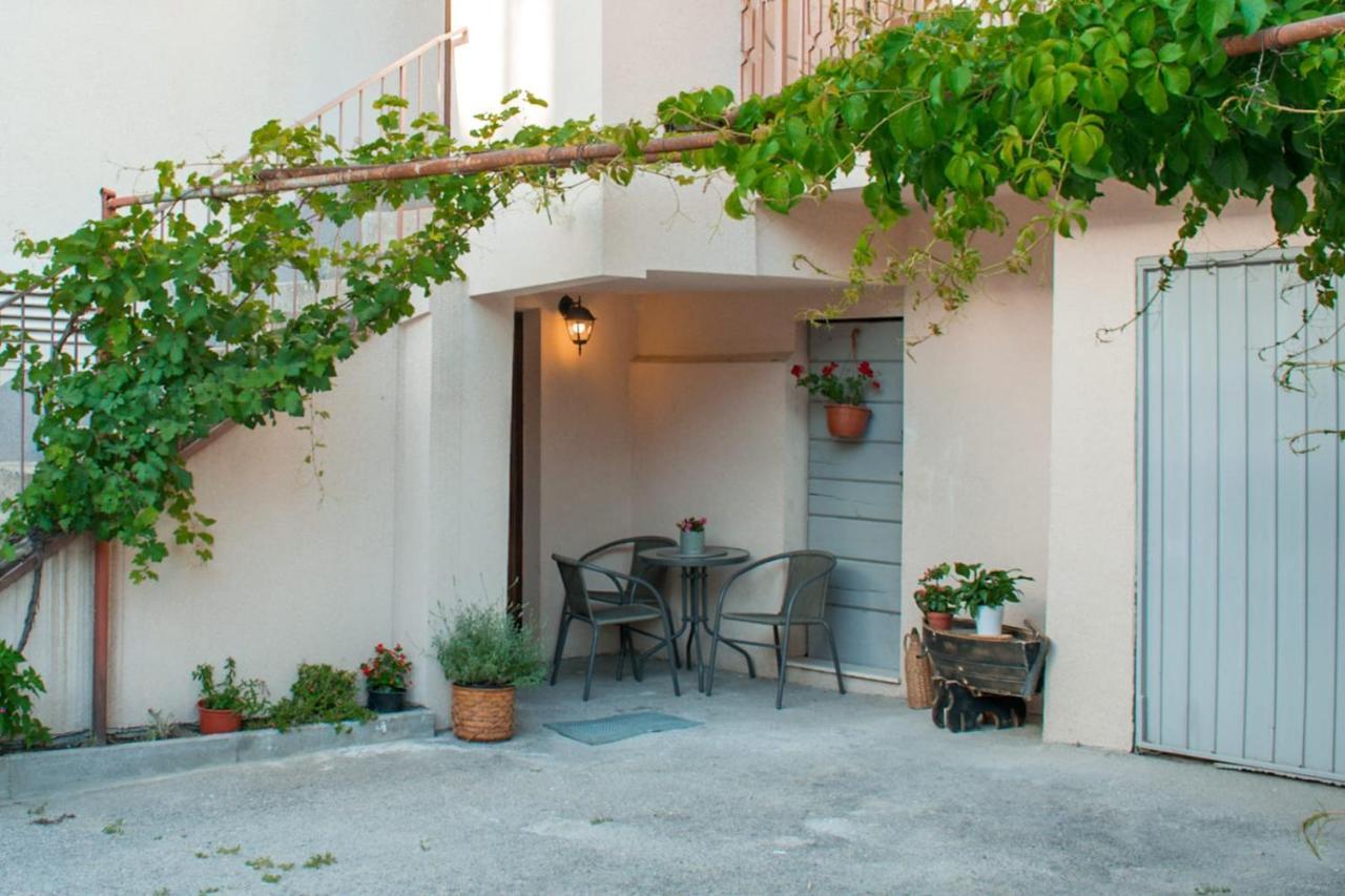 شقة Apartman Karmen Kaštela المظهر الخارجي الصورة